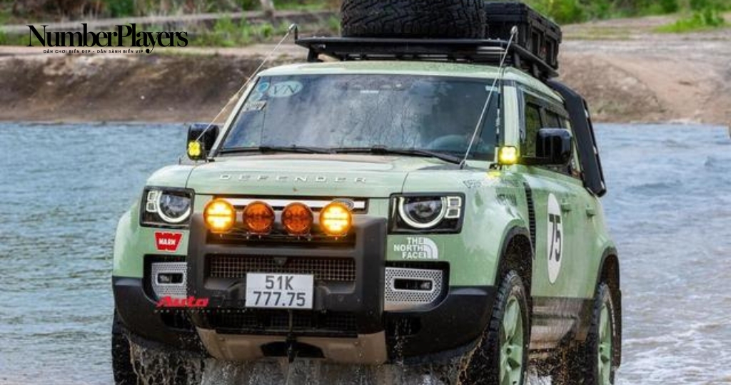 Chiếc Land Rover Defender 75th Limited Edition sở hữu biển xe VIP tứ quý 7