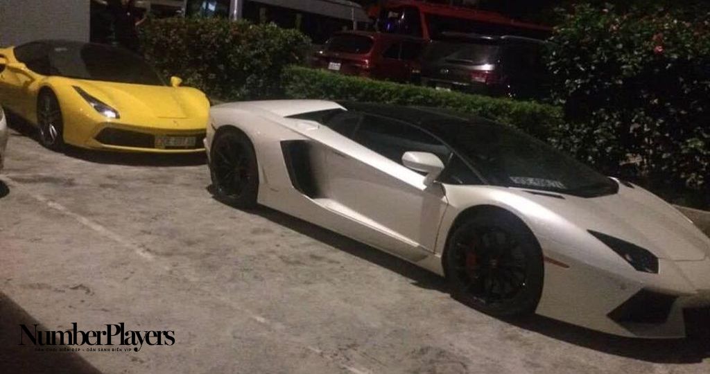 Chiếc Ferrari 488 GTB và Lamborghini Aventador