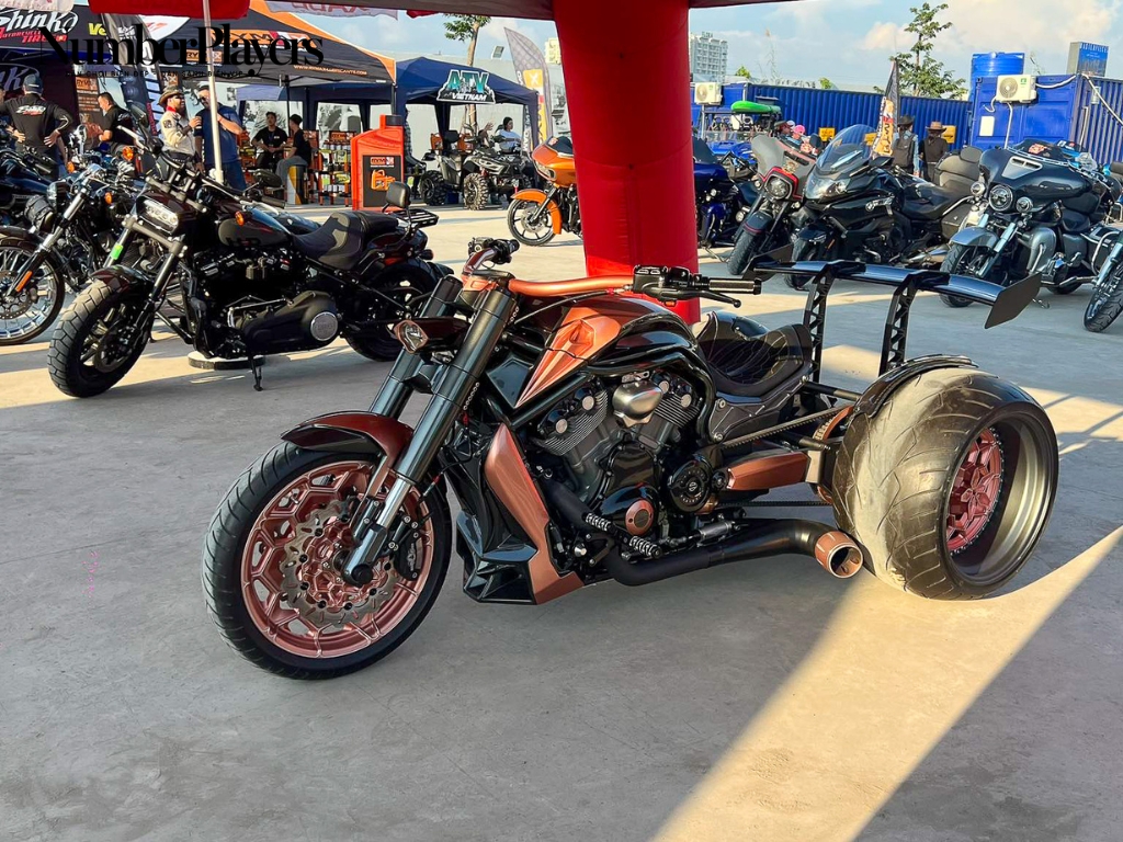 Harley-Davidson V-Rod của đại gia thẩm mỹ Hoàng Kim Khánh tại sự kiện Big Day 2023