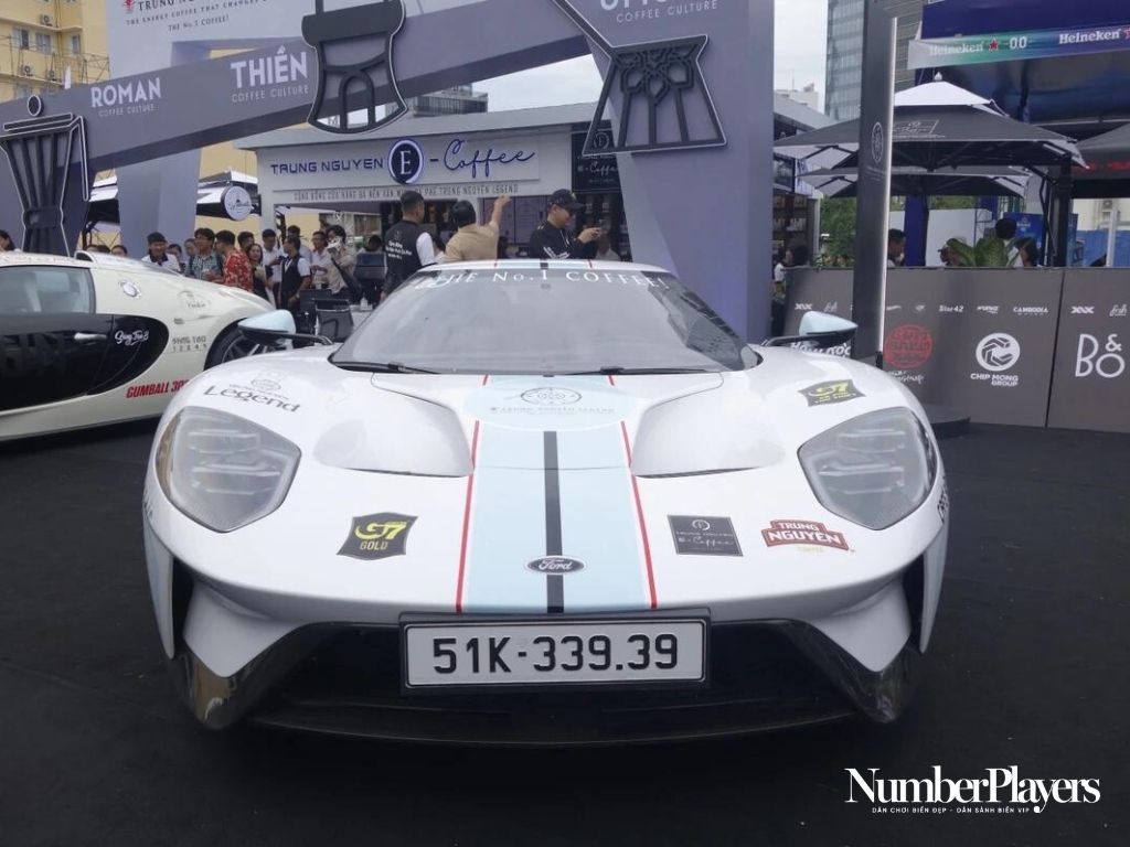 Chiếc Ford GT độc nhất tại Việt Nam của Đặng Lê Nguyên Vũ với biển 339.39