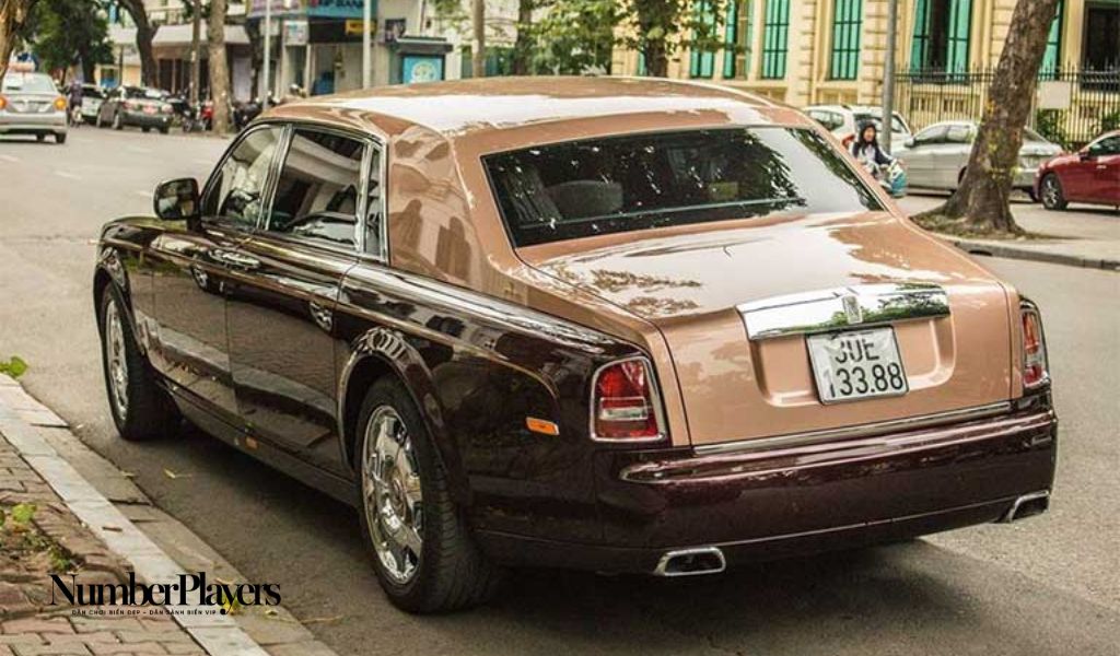 Rolls-Royce Lửa Thiêng mang biển kiểm soát tại Hà Nội